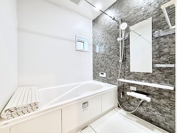 落ち着いた雰囲気でゆっくりお寛ぎいただけるバスルーム