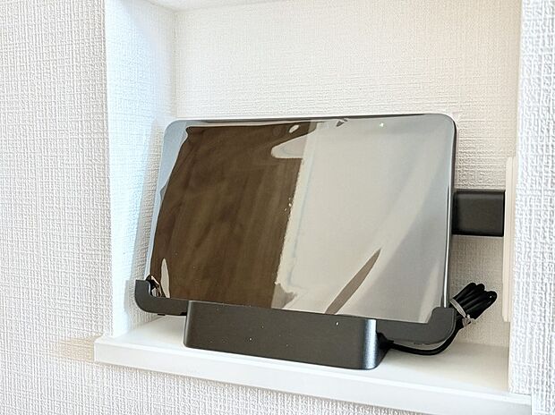 訪問者が一目でわかる安心のTVモニター付きインターホン。