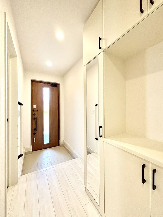 明るい玄関はお客様をお出迎えするのにぴったりです!