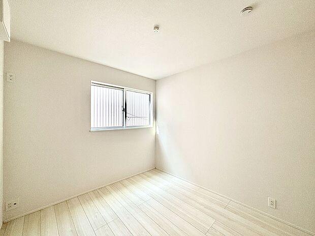 窓からのやさしい光が心地よいプライベートルーム