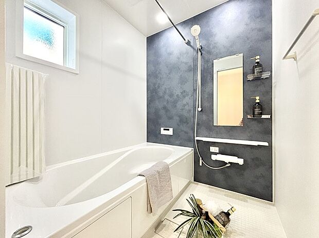 落ち着いた雰囲気でゆっくりお寛ぎいただけるバスルーム