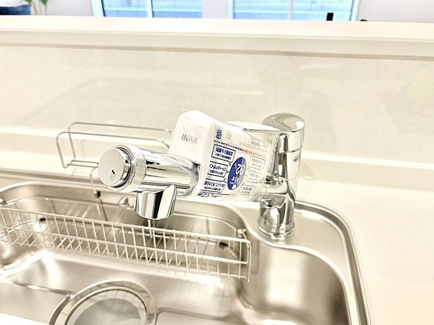 いつでも清潔なおいしいお水を。一つの水栓で水道水と浄水を使い分け。