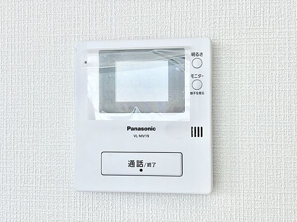 訪問者が一目でわかる安心のＴＶモニター付きインターホン。
