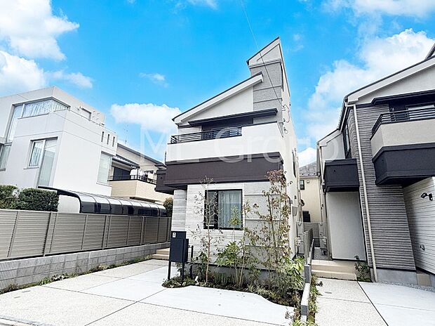 溢れる陽光でご家族の笑顔も輝く