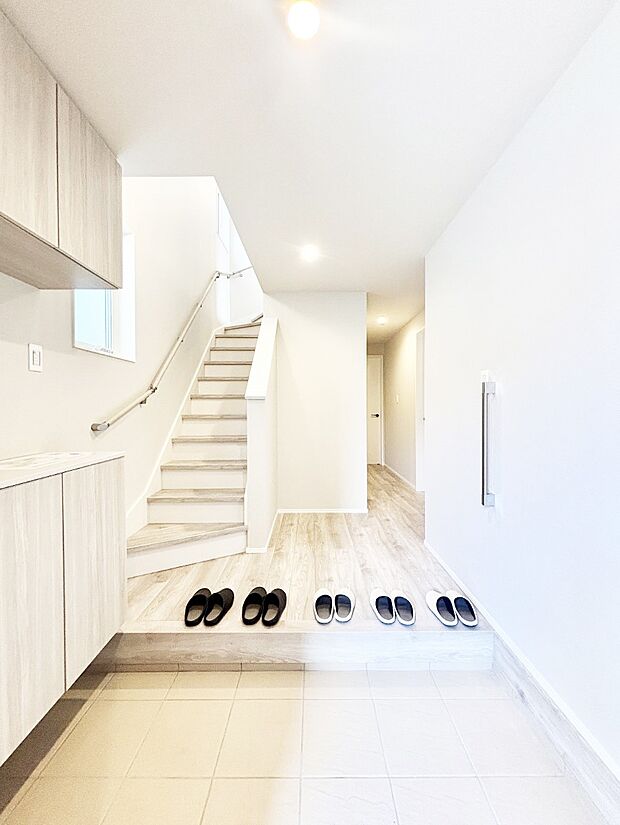 家族の帰宅やお客様をあたたかく迎える玄関