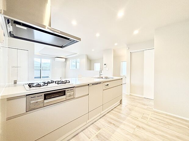 広々とした使い勝手の良いキッチンで日々のお料理も楽しくなりそう