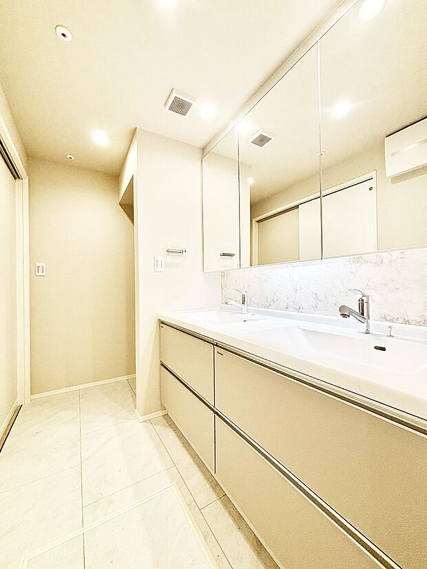 広々とゆとりのあるランドリースペース