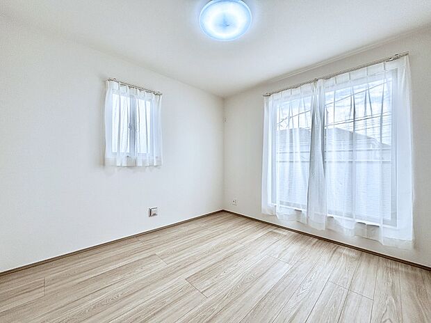 明るいバルコニーサイドに洋室を設置。目覚めの良い寝室に。