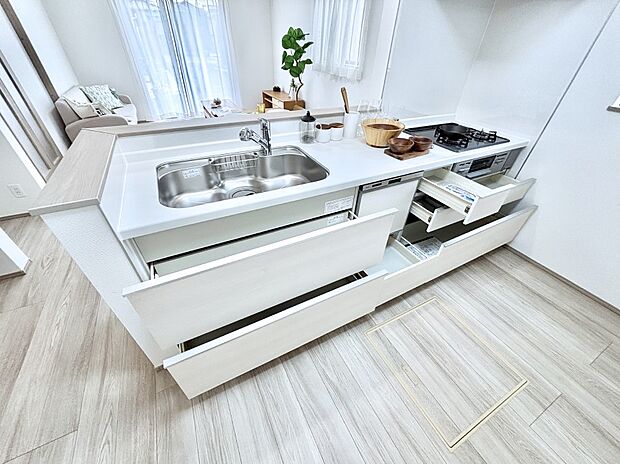 使いやすさを優先したスライド式収納タイプ!