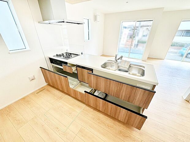 使いやすさを優先したスライド式収納タイプ!