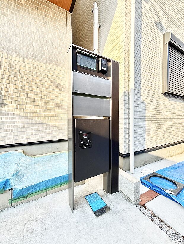 シンプルデザインのポスト。