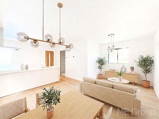 明るい陽光に包まれる心地のよいリビングで家族団らん! ※家具はCGです