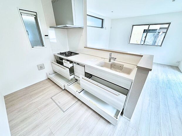 使いやすさを優先したスライド式収納タイプ!