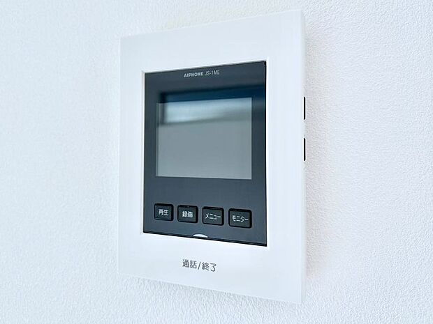 訪問者が一目でわかる安心のTVモニター付きインターホン。
