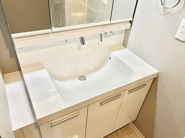 ハンドシャワー付き！使いやすい洗面台。