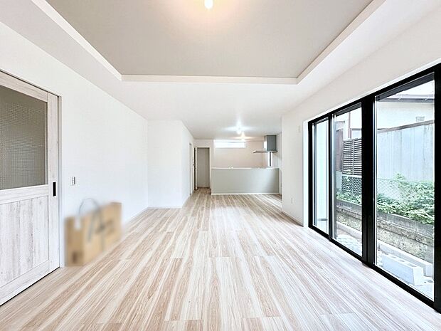 内装「無料オンライン相談」受付中!家族の笑顔が自然と生まれてくる、そんな雰囲気ですね