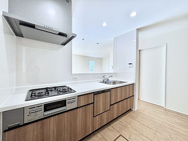 広々とした使い勝手の良いキッチンで日々のお料理も楽しくなりそう