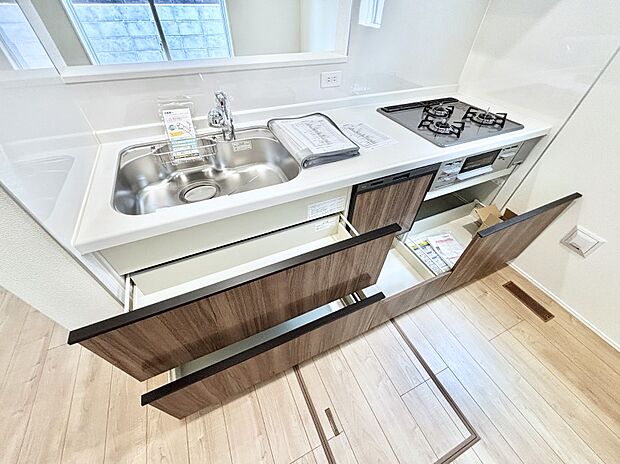 使いやすさを優先したスライド式収納タイプ!