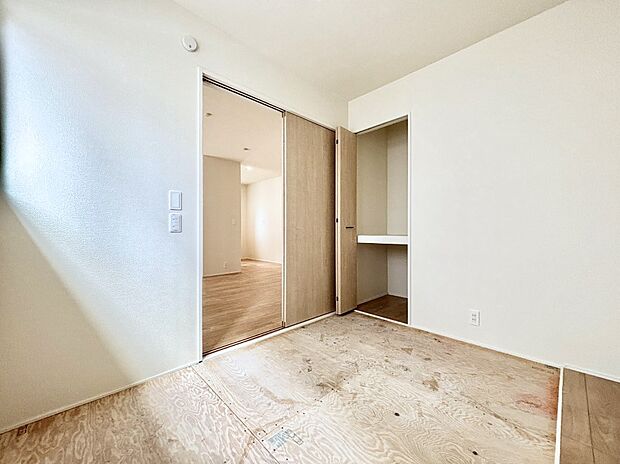 柔らかい畳の空間は、お子様の遊び場や来客時のおもてなしの場所として重宝します。