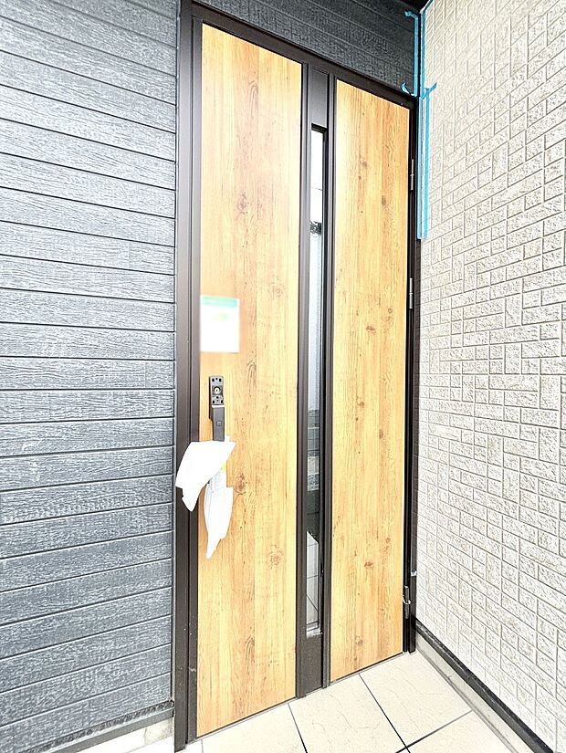 大切な家族、来客を出迎える玄関。
