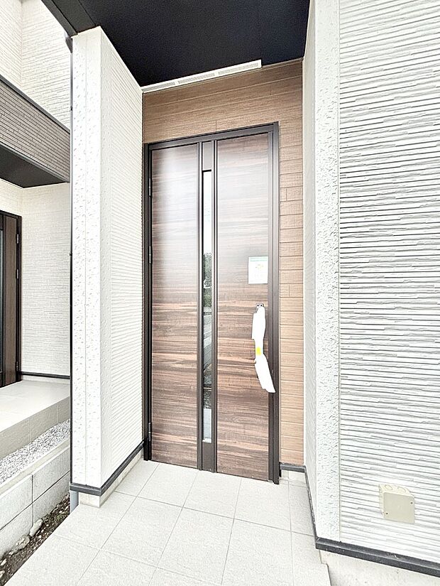 大切な家族、来客を出迎える玄関。