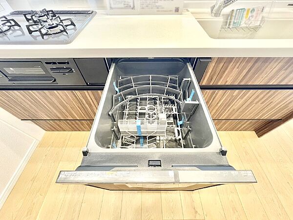 面倒なお片づけは食洗機にお任せ！家事の負担が減って、時間にも気持ちにもゆとりができます。