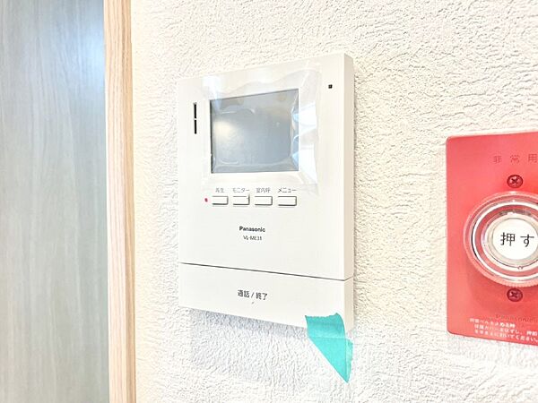 訪問者が一目でわかる安心のＴＶモニター付きインターホン。