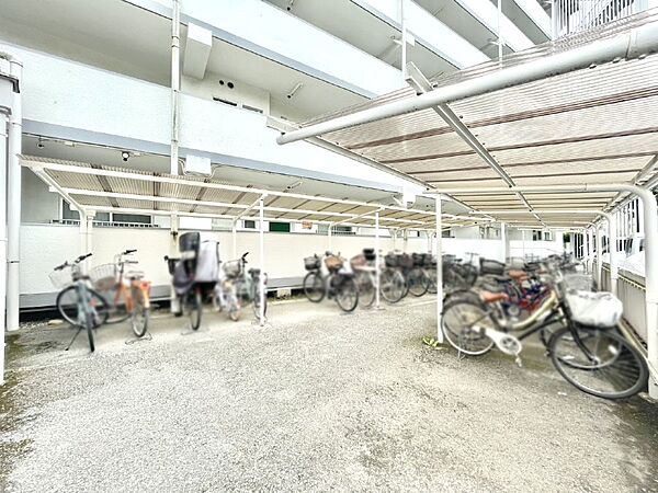 駐輪場は屋根付き