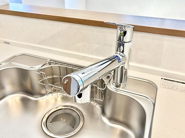 いつでも清潔なおいしいお水を。一つの水栓で水道水と浄水を使い分け。