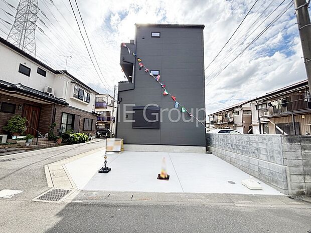 陽光と開放感に恵まれた角地を活かしたマイホーム!