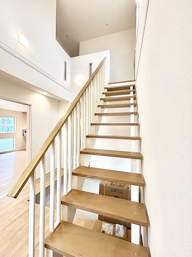 安全性を考慮し階段には手すりを設置しています