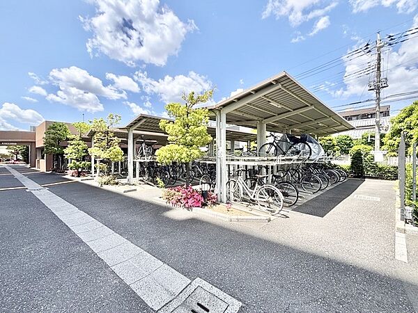 駐輪場は屋根付き