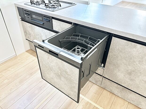 面倒なお片づけは食洗機にお任せ！家事の負担が減って、時間にも気持ちにもゆとりができます。