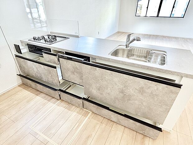 使いやすさを優先したスライド式収納タイプ！