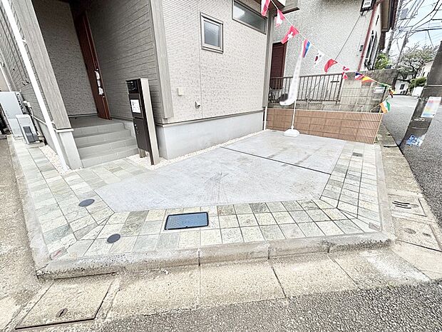 目の前が駐車場だと雨の日も大量にお買い物をした時も便利ですね