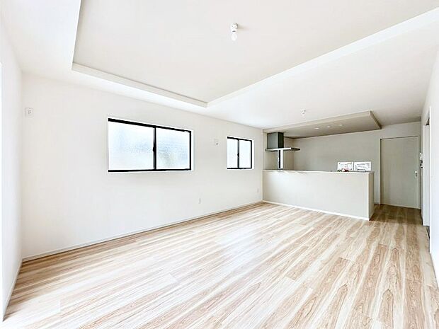 折上天井は立体的な奥行きがあるので、天井が広く見えて開放的な空間を演出できます。