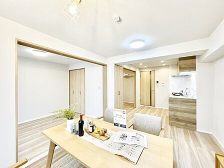 内装「無料オンライン相談」受付中！落ち着いた雰囲気のＬＤＫは家族みんなの快適空間