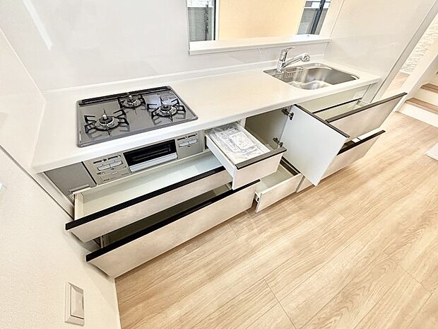 使いやすさを優先したスライド式収納タイプ!