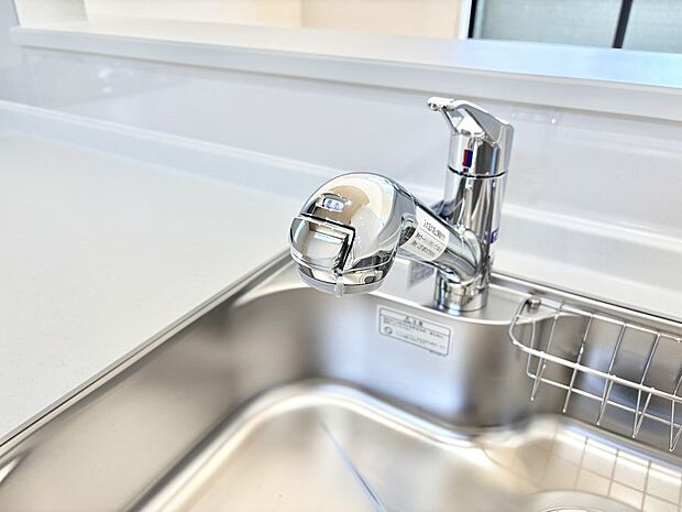 いつでも清潔なおいしいお水を。一つの水栓で水道水と浄水を使い分け。