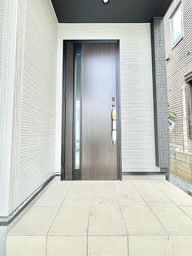 外観「無料オンライン相談」受付中!大切な家族、来客を出迎える玄関。