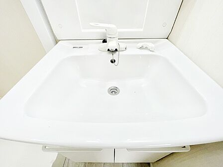 ハンドシャワー付き!使いやすい洗面台。