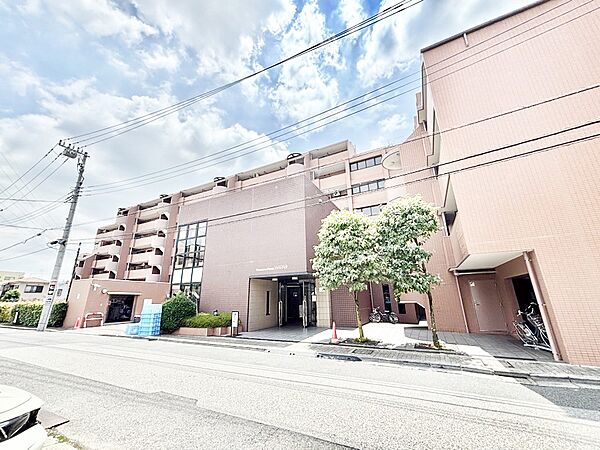 外観「無料オンライン相談」受付中！落ち着いた雰囲気のエントランス