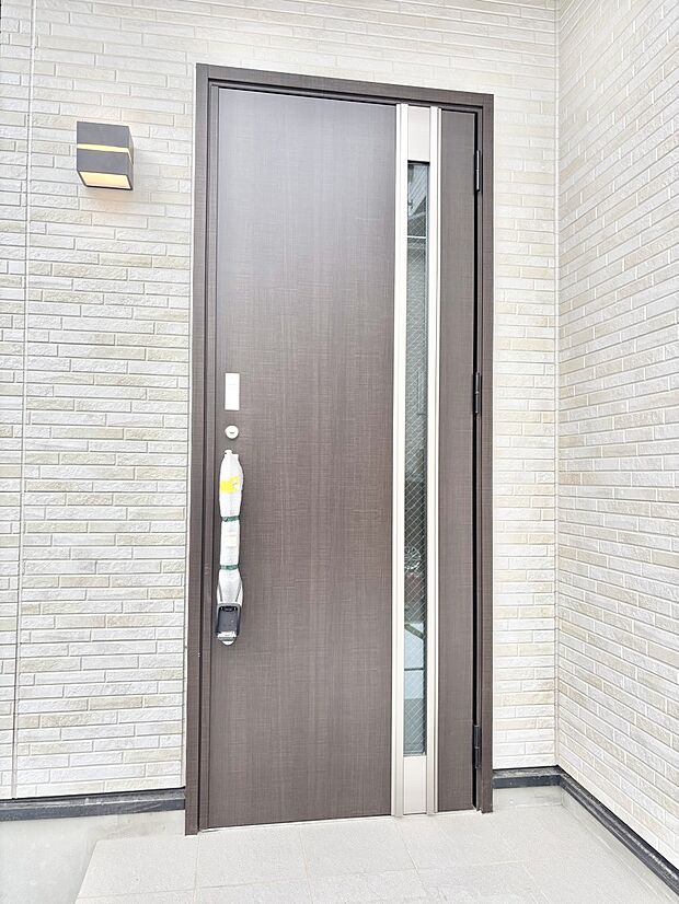 大切な家族、来客を出迎える玄関。