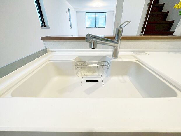 広々としたシンクでお料理やお皿洗いもラクラク快適に！