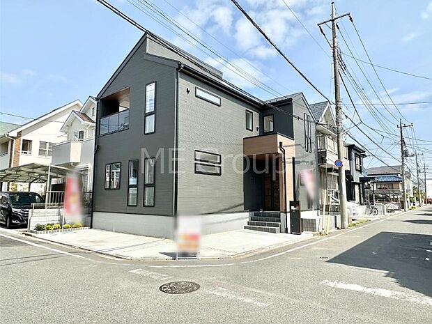 角地なので日当たりも良く、お家が堂々として見えます。
