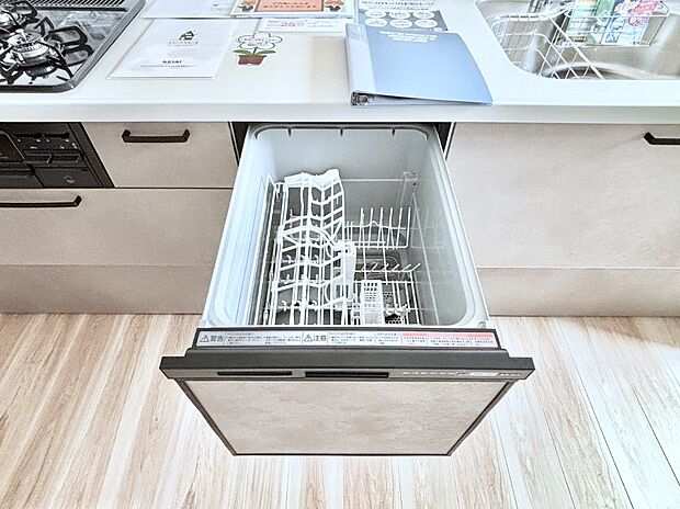面倒なお片づけは食洗機にお任せ！家事の負担が減って、時間にも気持ちにもゆとりができます。