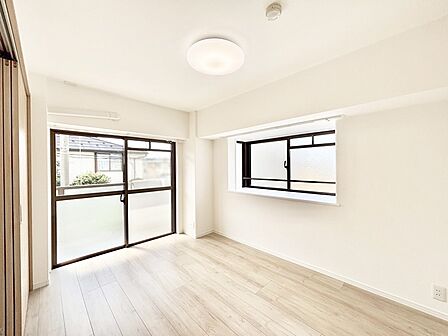 明るいバルコニーサイドに洋室を設置。目覚めの良い寝室に。