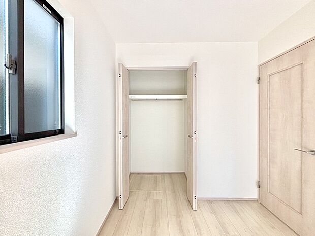 たっぷりの収納スペースで快適に暮らせそう 