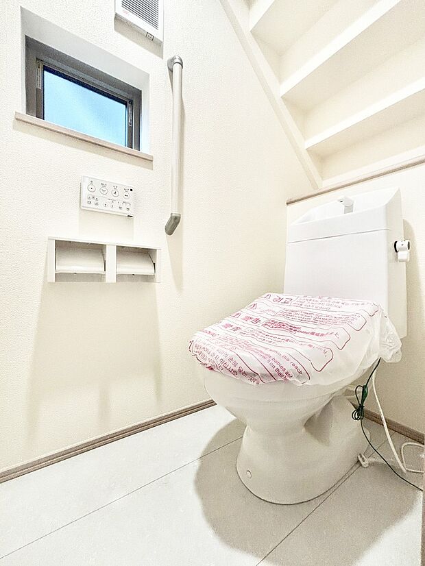 内装「無料オンライン相談」受付中!明るく清潔感のあるトイレです。