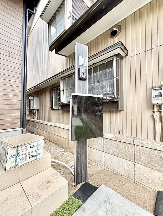 シンプルデザインのポスト。